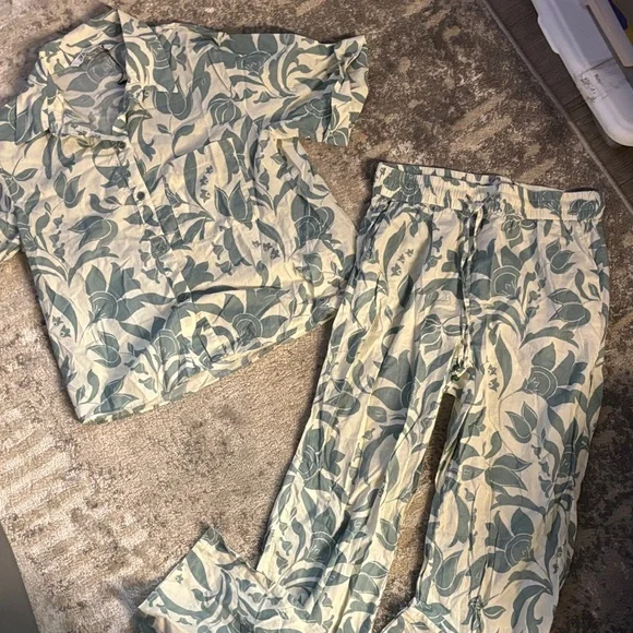 Two piece set - Picture 4 of 7